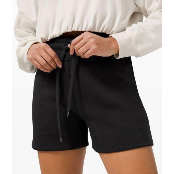 NWOT LULULEMON ATHLETICA Soft Ambitions High-Rise Short 4' In Black Size 6 - Picture 1 of 5